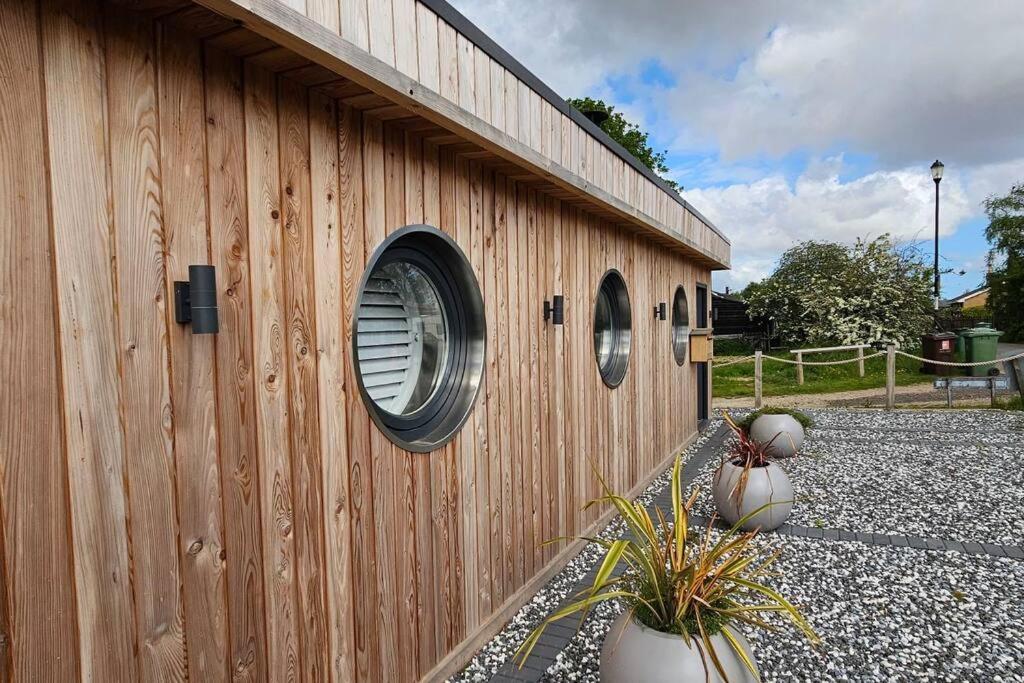 Humberston Boathouse Lodge & Hot Tub - Cleethorpes Beach Cabin Chalet Exterior foto